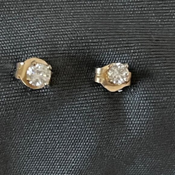 SOLD Genuine Diamond Round Stud Earrings in 14K Solid Yellow Gold - Picture 4 of 10